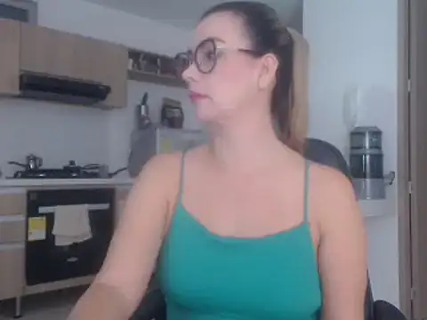 Snapshot of LovePaula chatting on March 18, 2025, 11:33 am LovePaula online show from March 18, 2025, 11:33 am