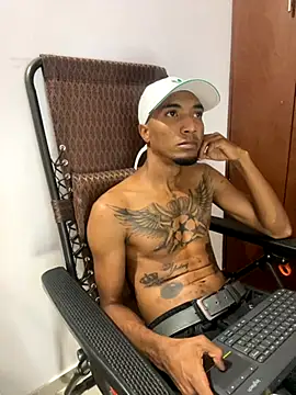 stronganddelicious online show from September 25, 2025, 11:11 pm