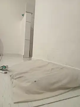 Snapshot of PrettahSantos chatting on October 18, 2025, 12:51 pm PrettahSantos online show from October 18, 2025, 12:51 pm