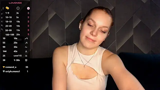 Snapshot of FoxLina chatting on October 24, 2025, 8:30 pm FoxLina online show from October 24, 2025, 8:30 pm