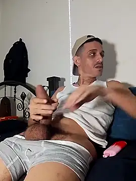 LATINO27CM online show from May 2, 2026, 11:54 pm