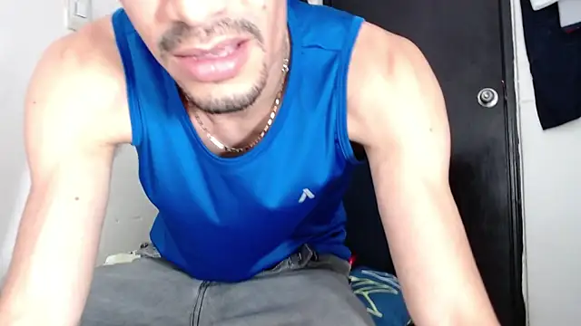 Snapshot of LATINO27CM chatting on March 8, 2026, 12:27 am LATINO27CM online show from March 8, 2026, 12:27 am