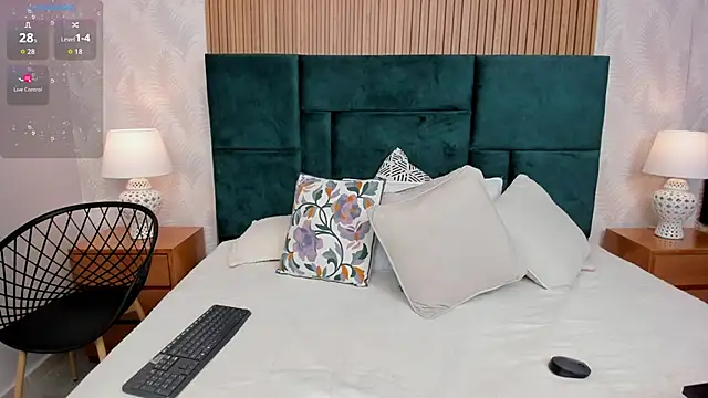 Amber kiss  online show from December 3, 2025, 6:40 pm