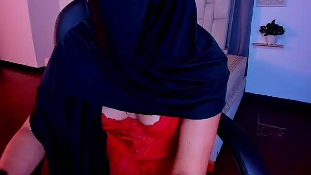 kalila latif online show from December 23, 2025, 2:33 am