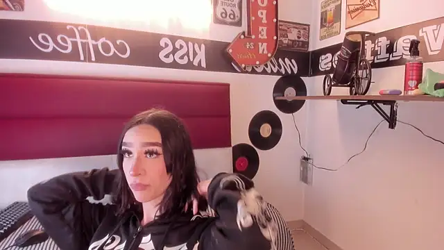 SweettPoison  online show from June 7, 2026, 1:05 pm