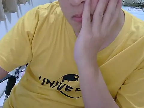 chien8863 online show from October 3, 2025, 9:38 pm