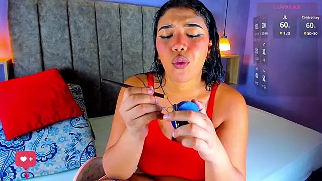 Snapshot of Bianca_Ethan chatting on November 5, 2025, 7:28 pm Bianca Ethan online show from November 5, 2025, 7:28 pm