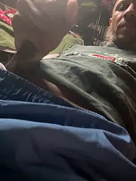 Snapshot of smuckle899 chatting on March 7, 2026, 5:03 am smuckle899 online show from March 7, 2026, 5:03 am