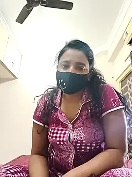 Charm Queen online show from February 8, 2026, 6:00 am