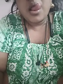 Snapshot of Deborbhavi222 chatting on June 3, 2026, 9:32 am Deborbhavi222 online show from June 3, 2026, 9:32 am