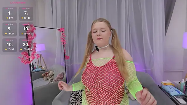  Luna Sweety  online show from October 4, 2025, 9:16 pm