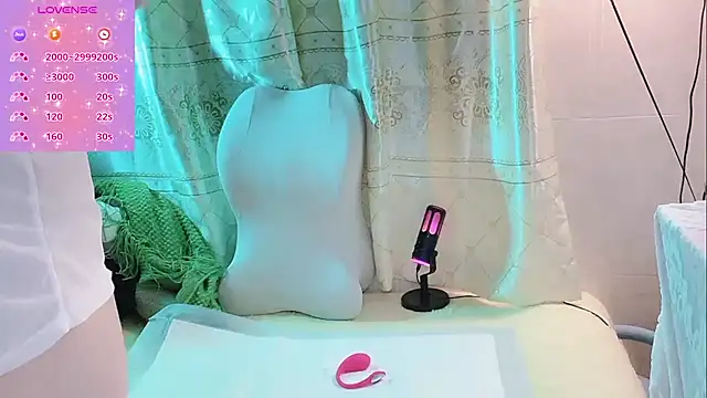 White-Lia online show from September 30, 2025, 7:53 pm