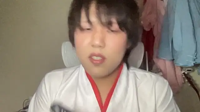 Snapshot of nuu1_221 chatting on October 31, 2025, 6:15 pm nuu1 221 online show from October 31, 2025, 6:15 pm