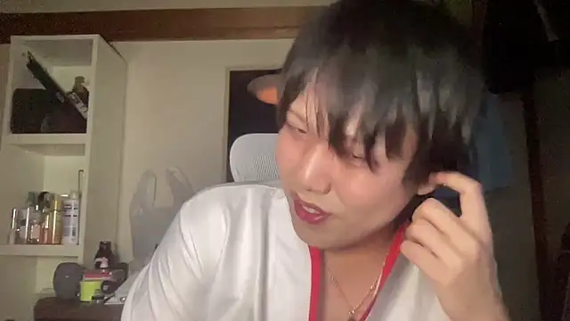 Snapshot of nuu1_221 chatting on October 25, 2025, 5:57 pm nuu1 221 online show from October 25, 2025, 5:57 pm