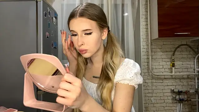 JennyKrinsen online show from September 22, 2025, 9:32 pm