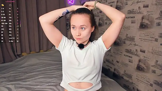 Crysta1Eva  online show from May 1, 2026, 9:42 pm