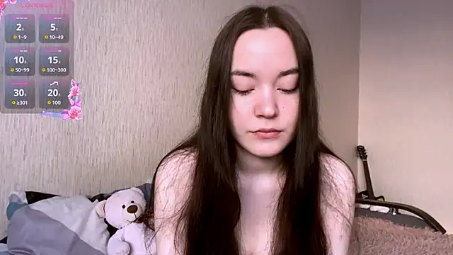 VividSienna online show from March 26, 2026, 3:49 am