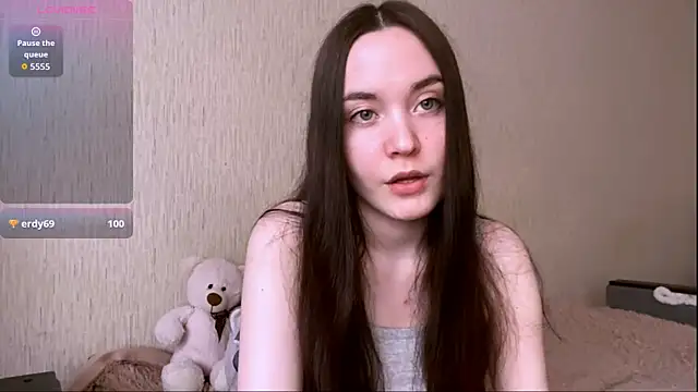 Snapshot of VividSienna chatting on May 12, 2026, 2:23 pm VividSienna online show from May 12, 2026, 2:23 pm