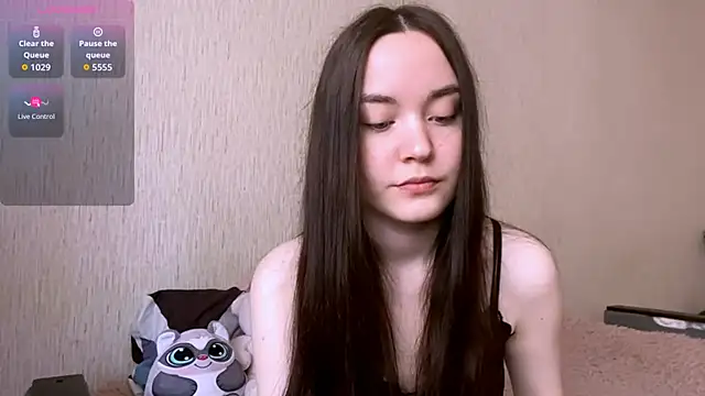 Snapshot of VividSienna chatting on May 3, 2026, 5:45 am VividSienna online show from May 3, 2026, 5:45 am
