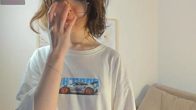 Snapshot of Veyaspace chatting on October 11, 2025, 1:23 pm Veyaspace online show from October 11, 2025, 1:23 pm