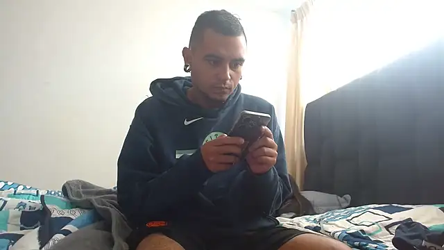 Snapshot of Carlandelli1 chatting on October 13, 2025, 12:18 pm Carlandelli1 online show from October 13, 2025, 12:18 pm