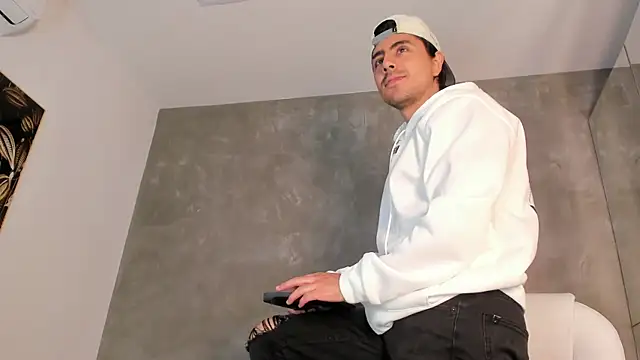 dylan cross  online show from January 10, 2026, 11:27 am