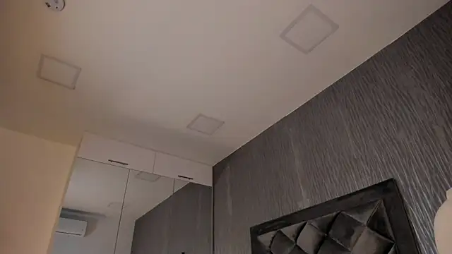 dylan cross  online show from October 18, 2025, 11:23 am