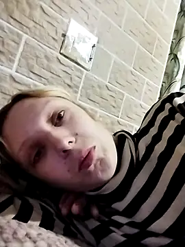 Snapshot of Ponka2011 chatting on October 11, 2025, 5:19 am Ponka2011 online show from October 11, 2025, 5:19 am