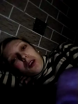 Snapshot of Ponka2011 chatting on November 9, 2025, 1:20 am Ponka2011 online show from November 9, 2025, 1:20 am