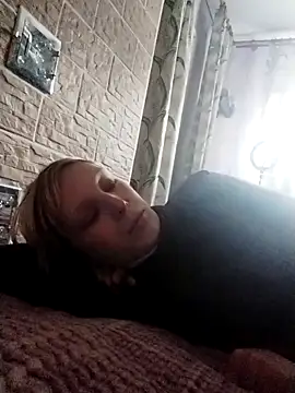 Snapshot of Ponka2011 chatting on October 31, 2025, 6:43 am Ponka2011 online show from October 31, 2025, 6:43 am