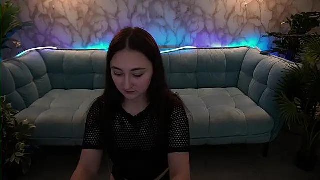 SashaDuvalle online show from November 18, 2025, 8:12 pm