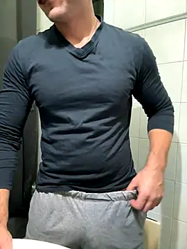 giovan2020 online show from November 12, 2025, 10:13 pm