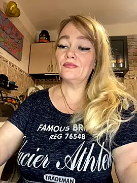 Snapshot of Sweet-blonde chatting on October 17, 2025, 11:39 pm Sweet-blonde online show from October 17, 2025, 11:39 pm