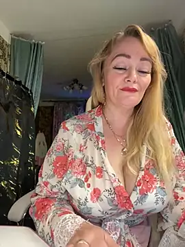 Snapshot of Sweet-blonde chatting on July 9, 2026, 10:09 pm Sweet-blonde online show from July 9, 2026, 10:09 pm