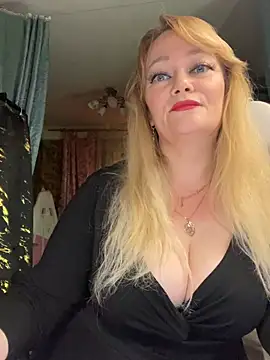 Snapshot of Sweet-blonde chatting on July 21, 2026, 10:33 pm Sweet-blonde online show from July 21, 2026, 10:33 pm