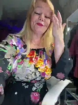 Snapshot of Sweet-blonde chatting on August 3, 2026, 10:36 pm Sweet-blonde online show from August 3, 2026, 10:36 pm