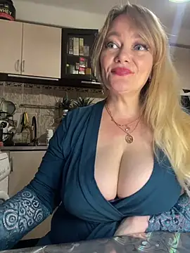 Sweet-blonde online show from June 6, 2026, 11:32 pm