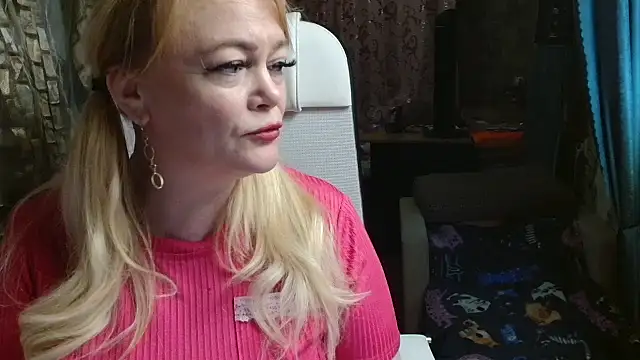 Snapshot of Sweet-blonde chatting on November 14, 2025, 2:21 pm Sweet-blonde online show from November 14, 2025, 2:21 pm