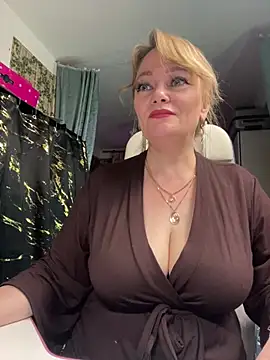 Snapshot of Sweet-blonde chatting on June 21, 2026, 10:04 pm Sweet-blonde online show from June 21, 2026, 10:04 pm