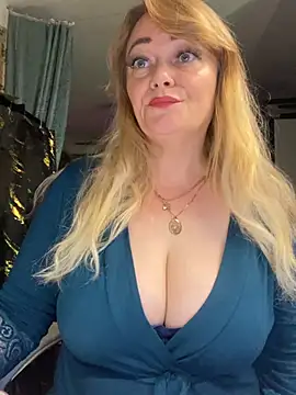Snapshot of Sweet-blonde chatting on July 11, 2026, 9:15 pm Sweet-blonde online show from July 11, 2026, 9:15 pm