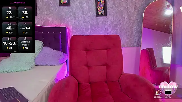 Lauren smiles online show from February 12, 2026, 7:35 pm