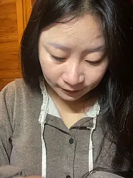 violet-00 online show from March 11, 2026, 1:43 am