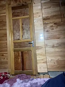 violet-00 online show from March 19, 2026, 4:56 am