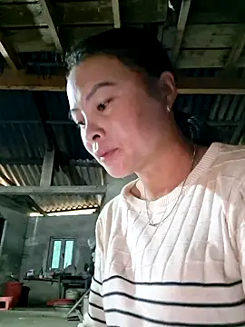 xuxulovezz online show from December 3, 2025, 12:12 am