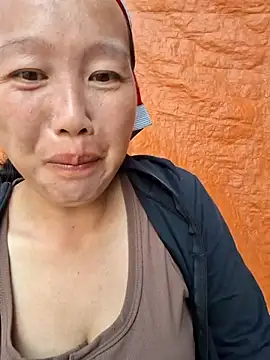 helenzz online show from October 12, 2025, 8:26 am