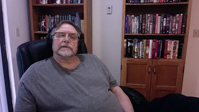 Vinyl22xh online show from April 1, 2026, 11:34 pm