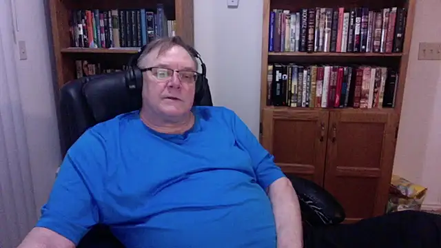 Vinyl22xh online show from May 21, 2026, 3:59 am