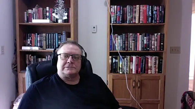 Vinyl22xh online show from July 1, 2026, 9:37 pm