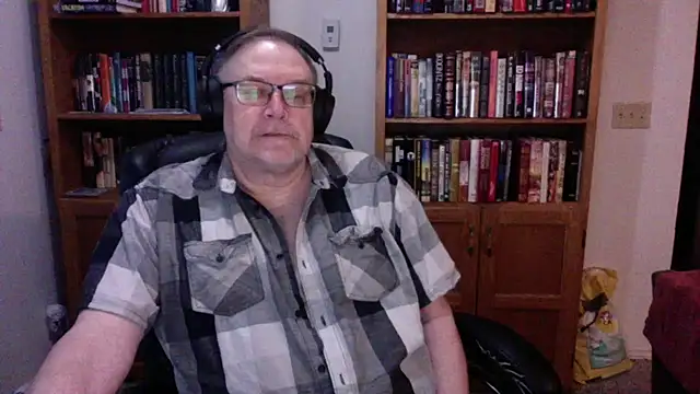 Vinyl22xh online show from May 11, 2026, 1:18 am