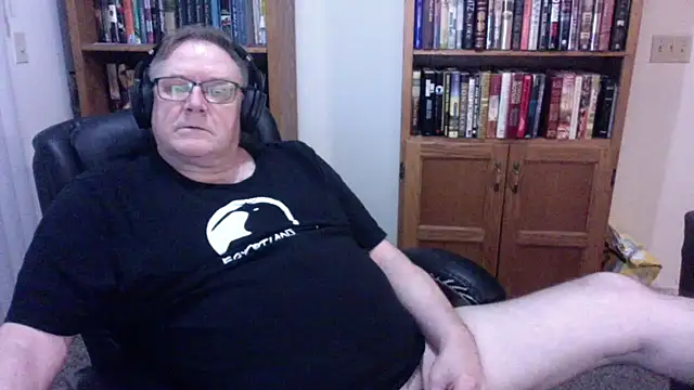 Vinyl22xh online show from May 19, 2026, 3:46 am